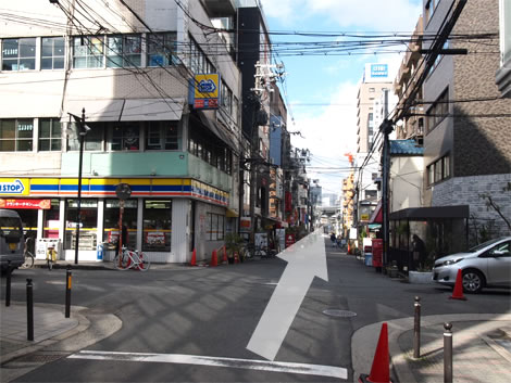 13、コンビニを通り過ぎます。