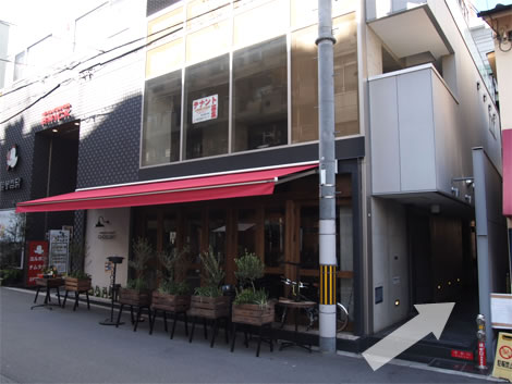 16、BRICKビル右横から入ってください。