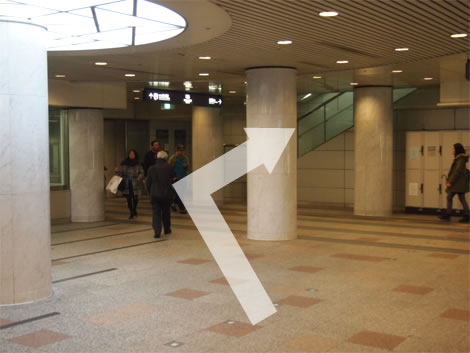 5、奥に階段があります。