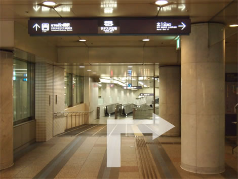 6、北12番出口の階段を上がって下さい。