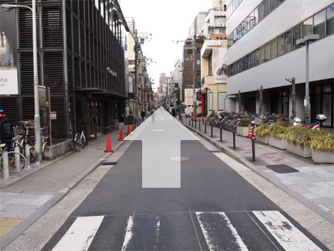 9、直進して行きます。